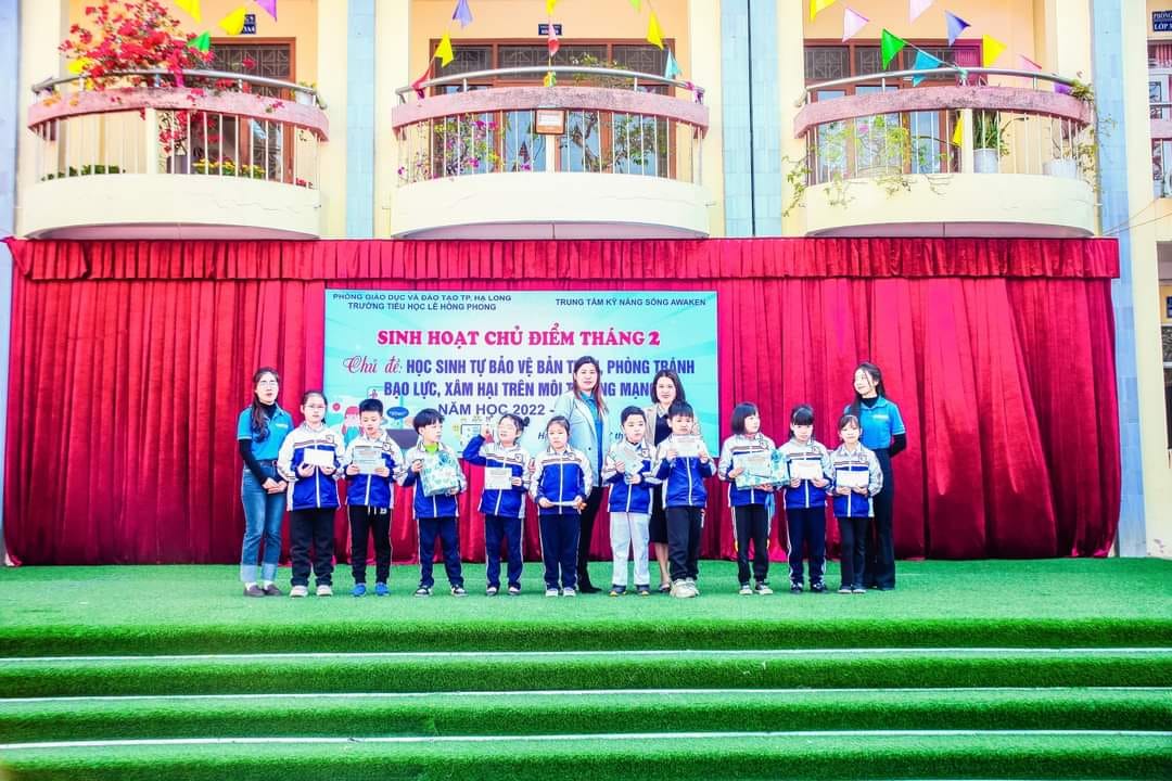 Hệ Thống Trung Tâm Đào Tạo Kỹ Năng Awaken đã phối hợp cùng Trường Tiểu học Lê Hồng Phong triển khai chương trình ngoại khóa ” Học sinh tự bảo vệ bản thân, phòng tránh bạo lực xâm hại trên môi trường mạng “